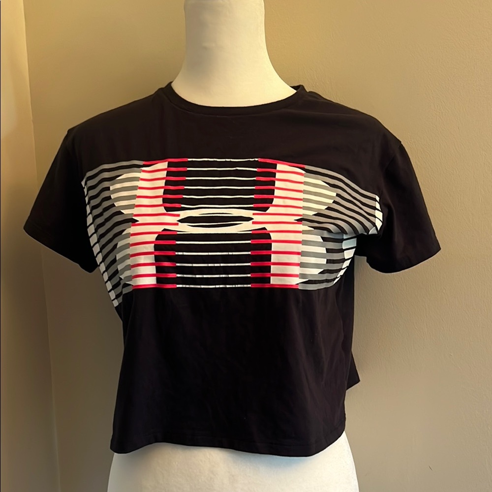 Under Armor Black short sleeved Crop Top size YMD/JM/M USED